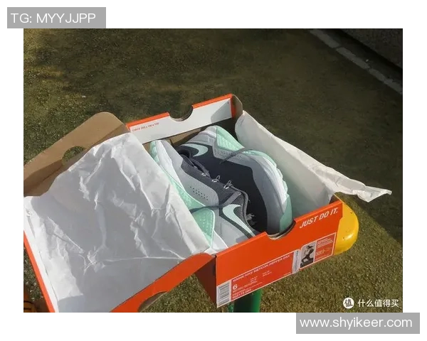 足球明星亲自带货直播揭秘运动装备与时尚潮流的完美结合 足球明星亲自带货直播揭秘运动装备与时尚潮流的完美结合