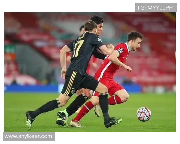 欧冠新球科技革命:内置智能芯片实时追踪射门数据提升比赛分析 欧冠新球科技革命:内置智能芯片实时追踪射门数据提升比赛分析